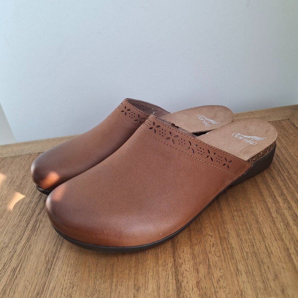 Dansko | Robbie Burnished Nubuck Leather Mules (Tan) | Women's EU 39